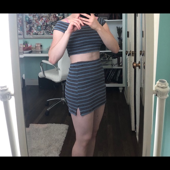 Two piece set - Picture 2 of 8